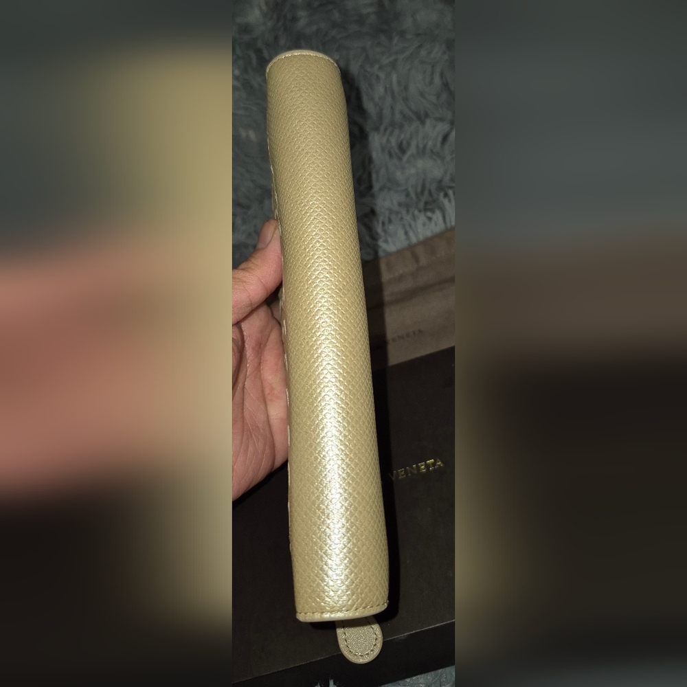 Bottega Veneta Cream shiny golden color long wallet - Picture 5 of 15